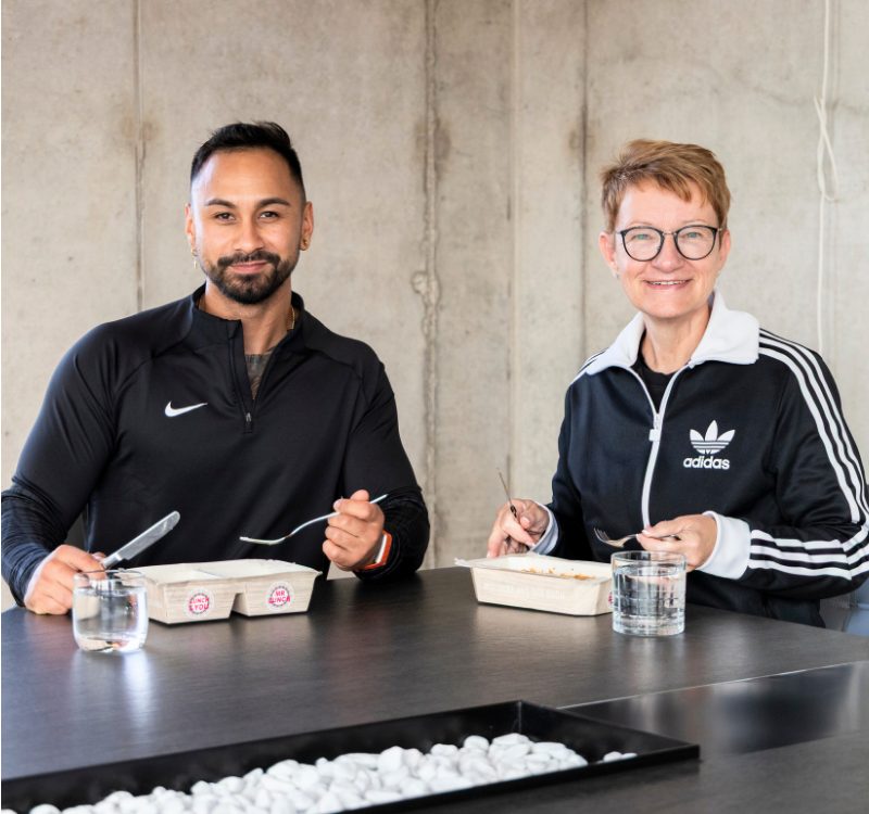 Ulrike Maria Krisch und Franz Anthony Göllmann, Studioleitung der Luma-fit, beim Essen von Mr. Lunch
